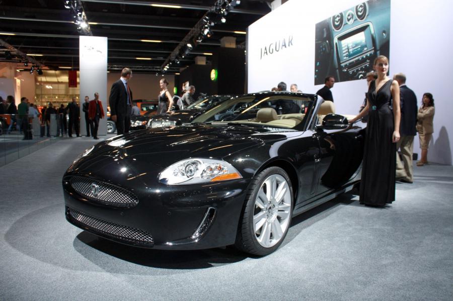  Jaguar XKR Convertible 2010 года  (фото 12 из 19)